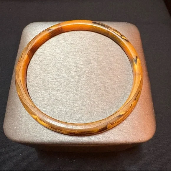 Vintage Bakelite Bangle Bracelet - Tested - Picture 2 of 4